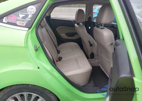 2015 Ford Fiesta Titanium z USA, uszkodzony, nr VIN 3FADP4CJ3FM105751